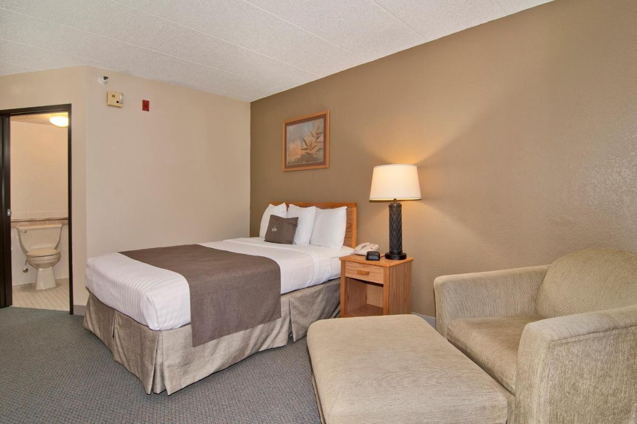 Hotel Boarders & By Cobblestone -