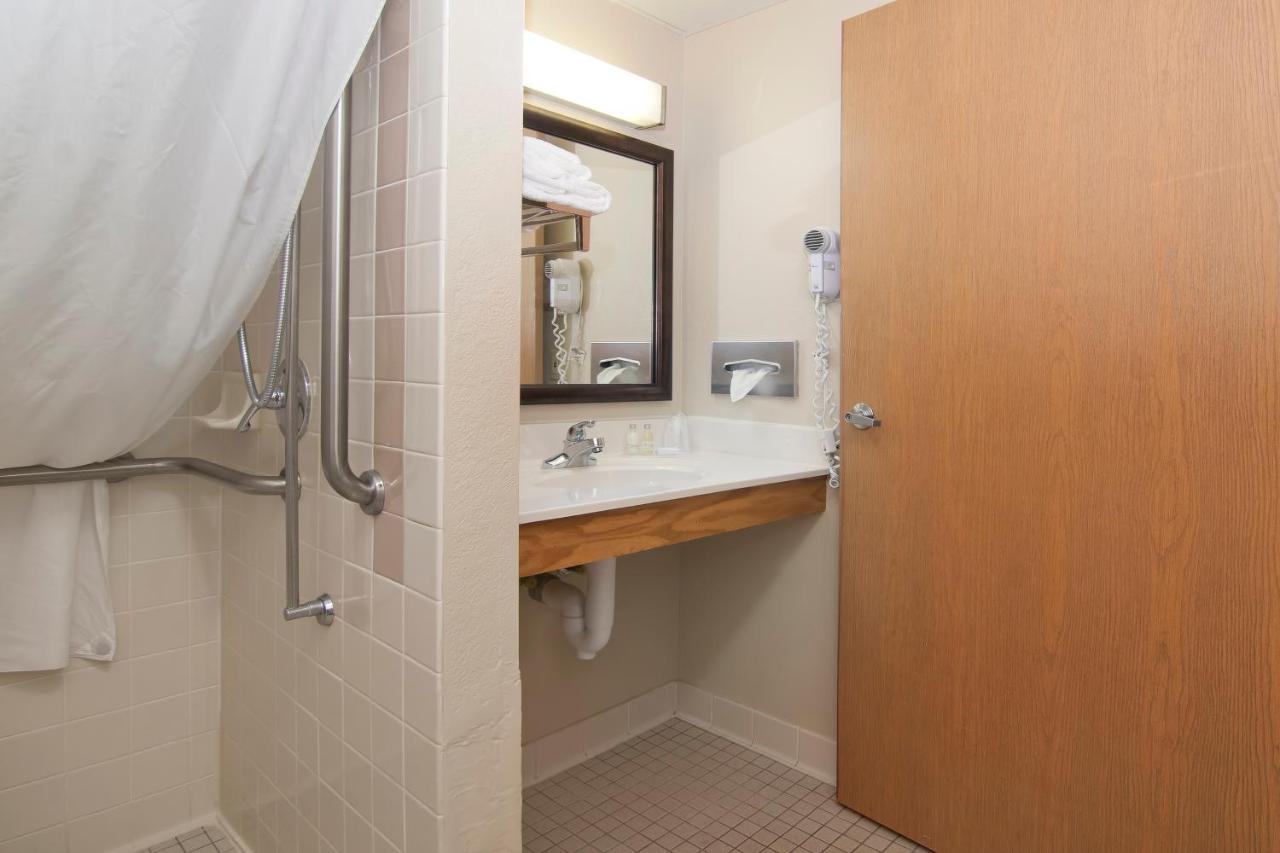 Boarders & By Cobblestone - Hotel Faribault