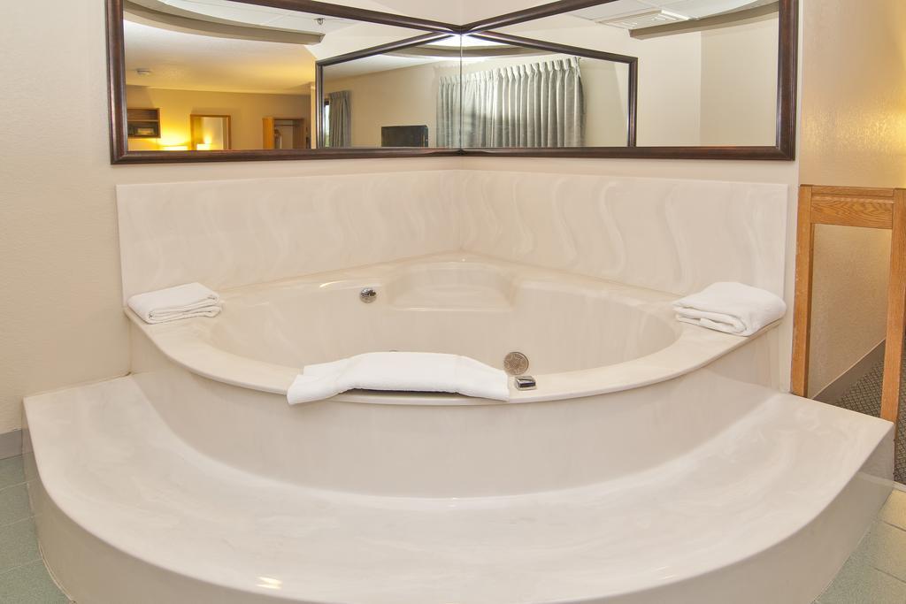 Boarders & By Cobblestone - Hotel 2*