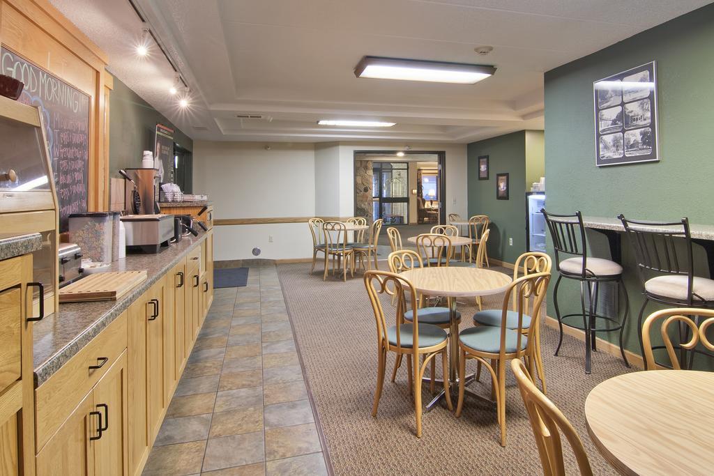 Boarders & By Cobblestone - Faribault