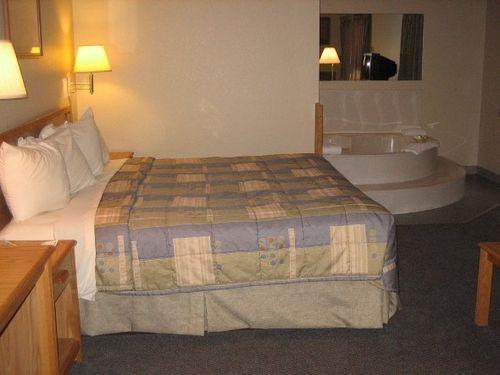 Boarders & By Cobblestone - 2* Faribault