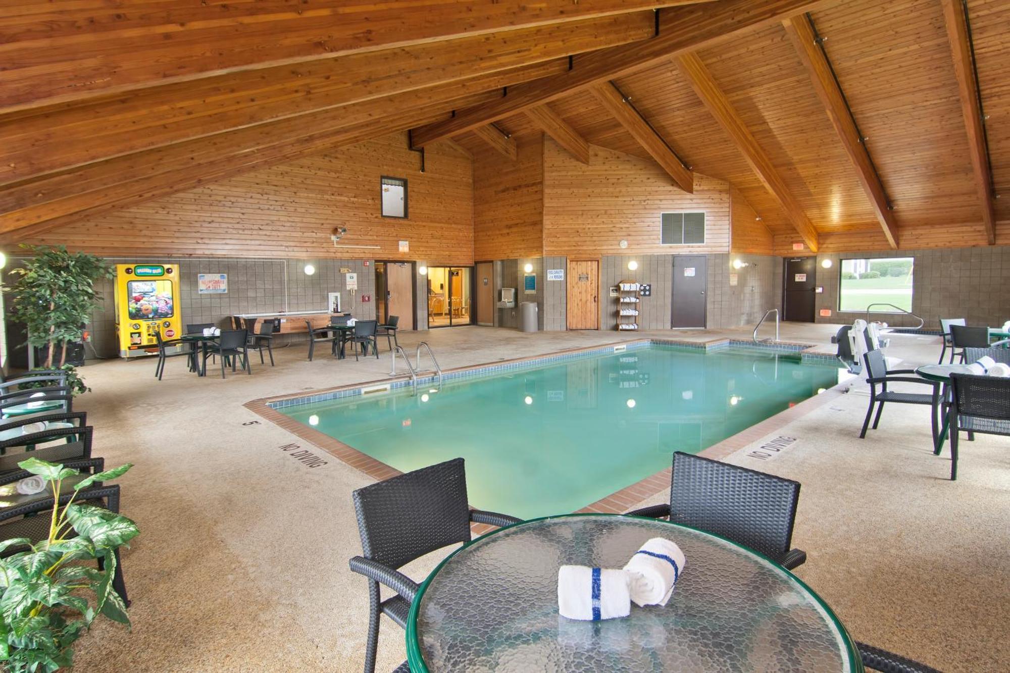 Boarders & By Cobblestone - 2* Faribault