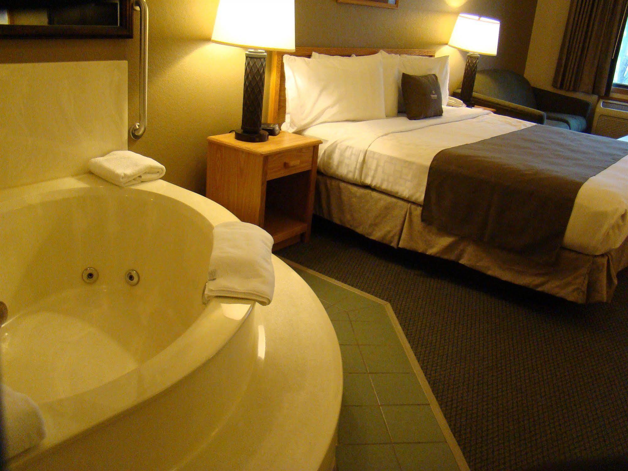 Boarders & By Cobblestone - Hotel 2*