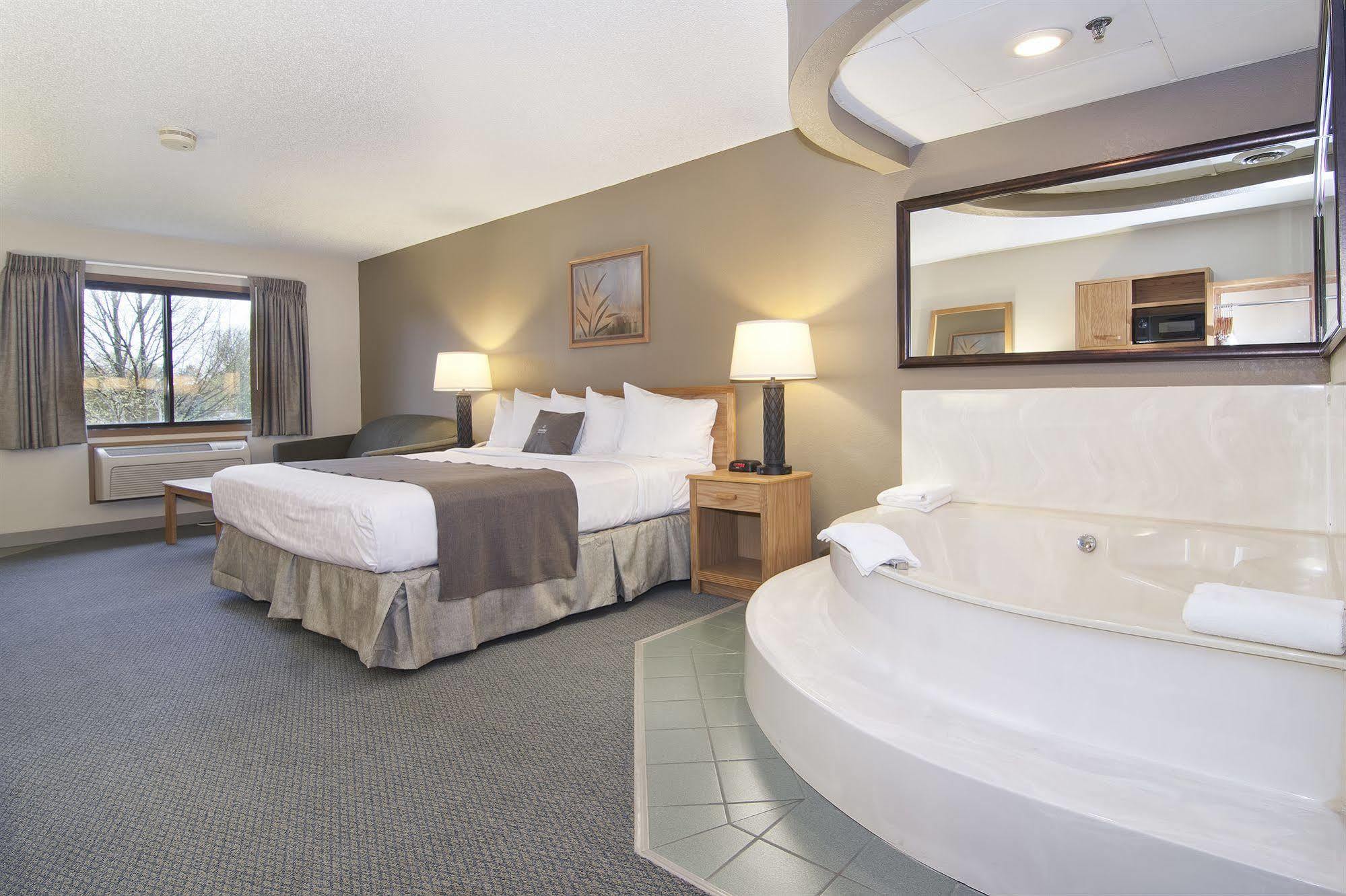 Hotel Boarders & By Cobblestone -